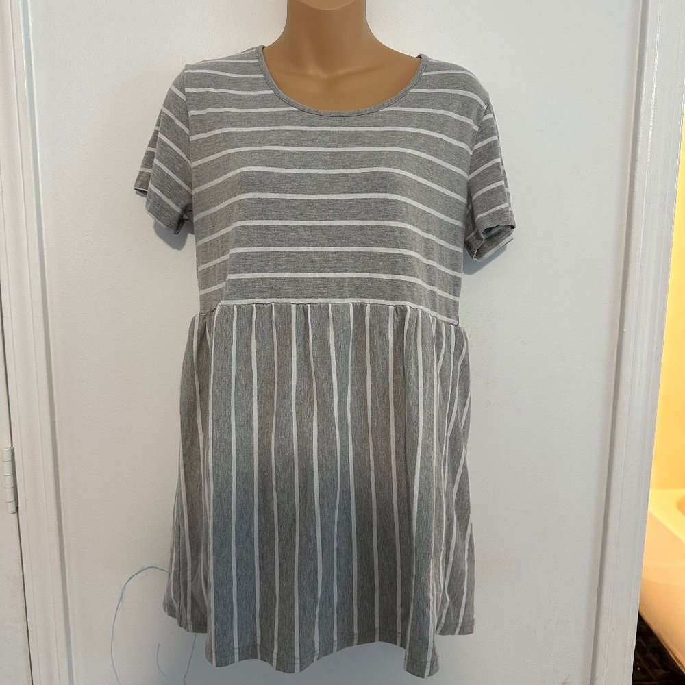 Unbranded‎ Grey and White Striped Maternity Top in L